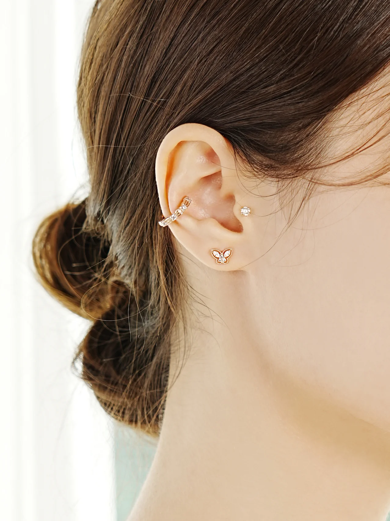 14K Gold Internally Threaded Crystal 3D Butterfly  Labret Piercing 18G16G - Image 2