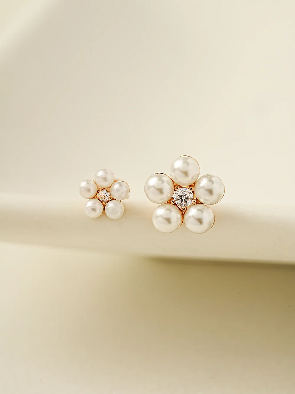14K Gold Internally Threaded Lovely Pearl Flower Labret Piercing 18G16G - Image 11