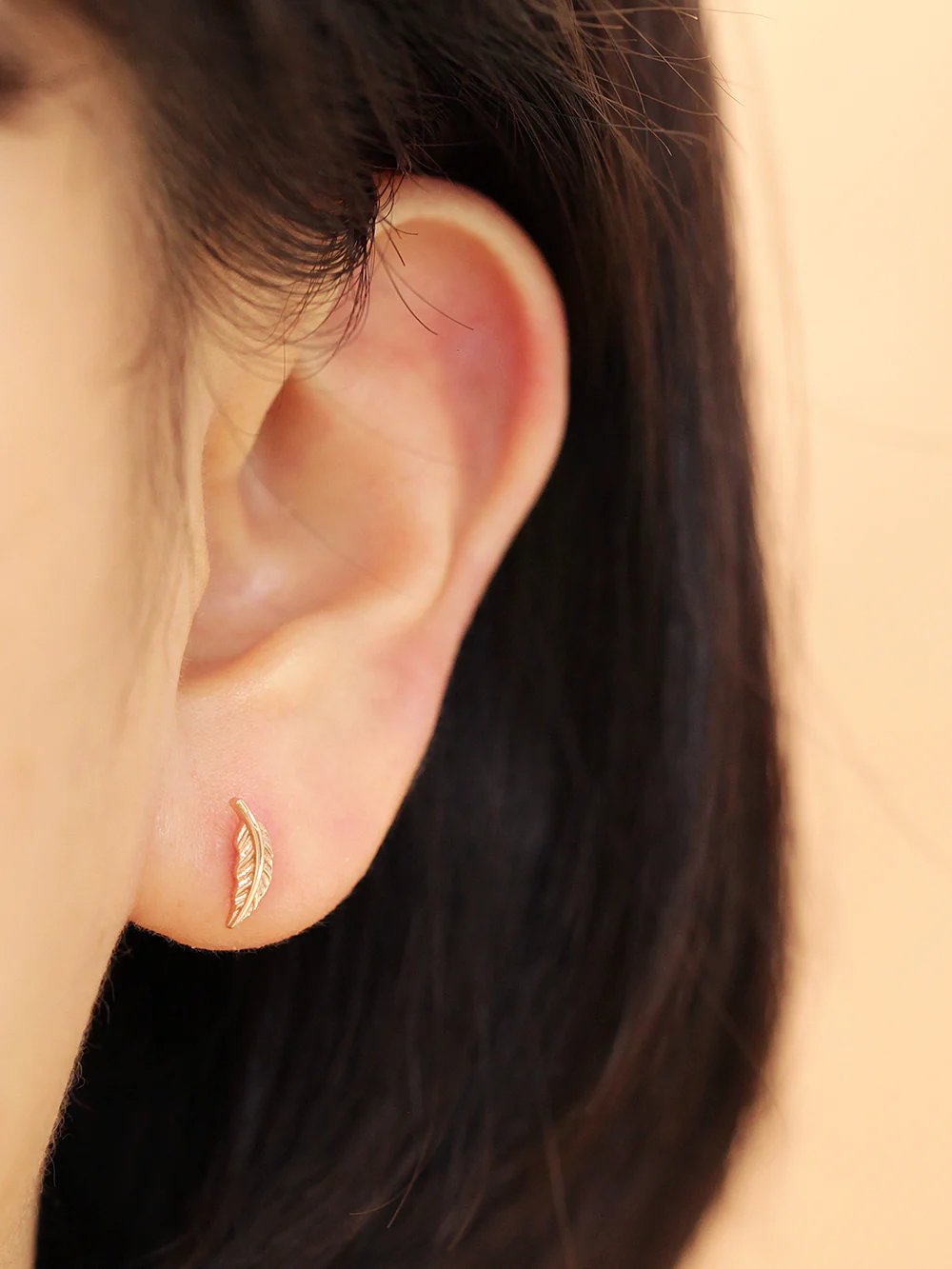 14K Gold Leaf Cartilage Earring 20G - Image 5