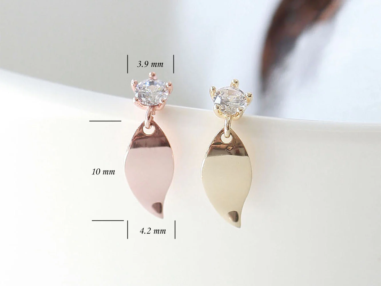 14K gold Leaf Drop cartilage earring 20g - Image 11