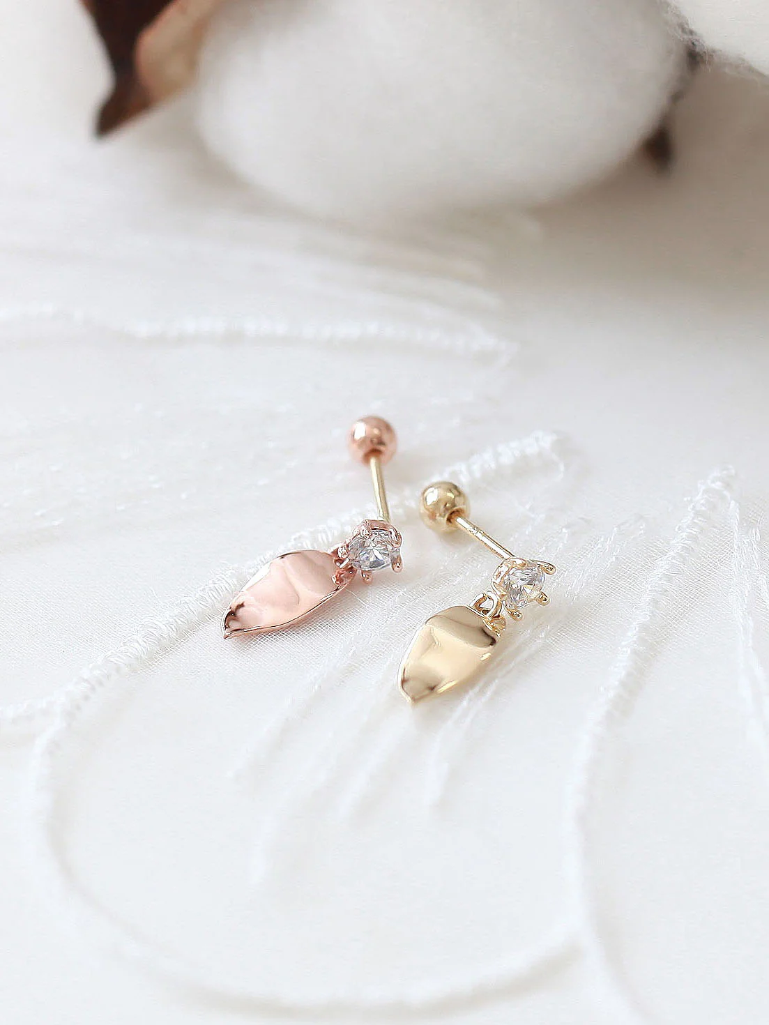 14K gold Leaf Drop cartilage earring 20g - Image 2