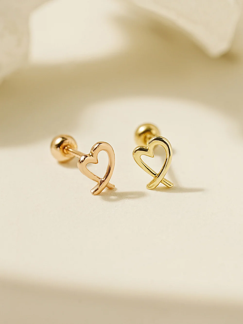 14K Gold Line Heart Shape Cartilage Earring 20G - Image 3