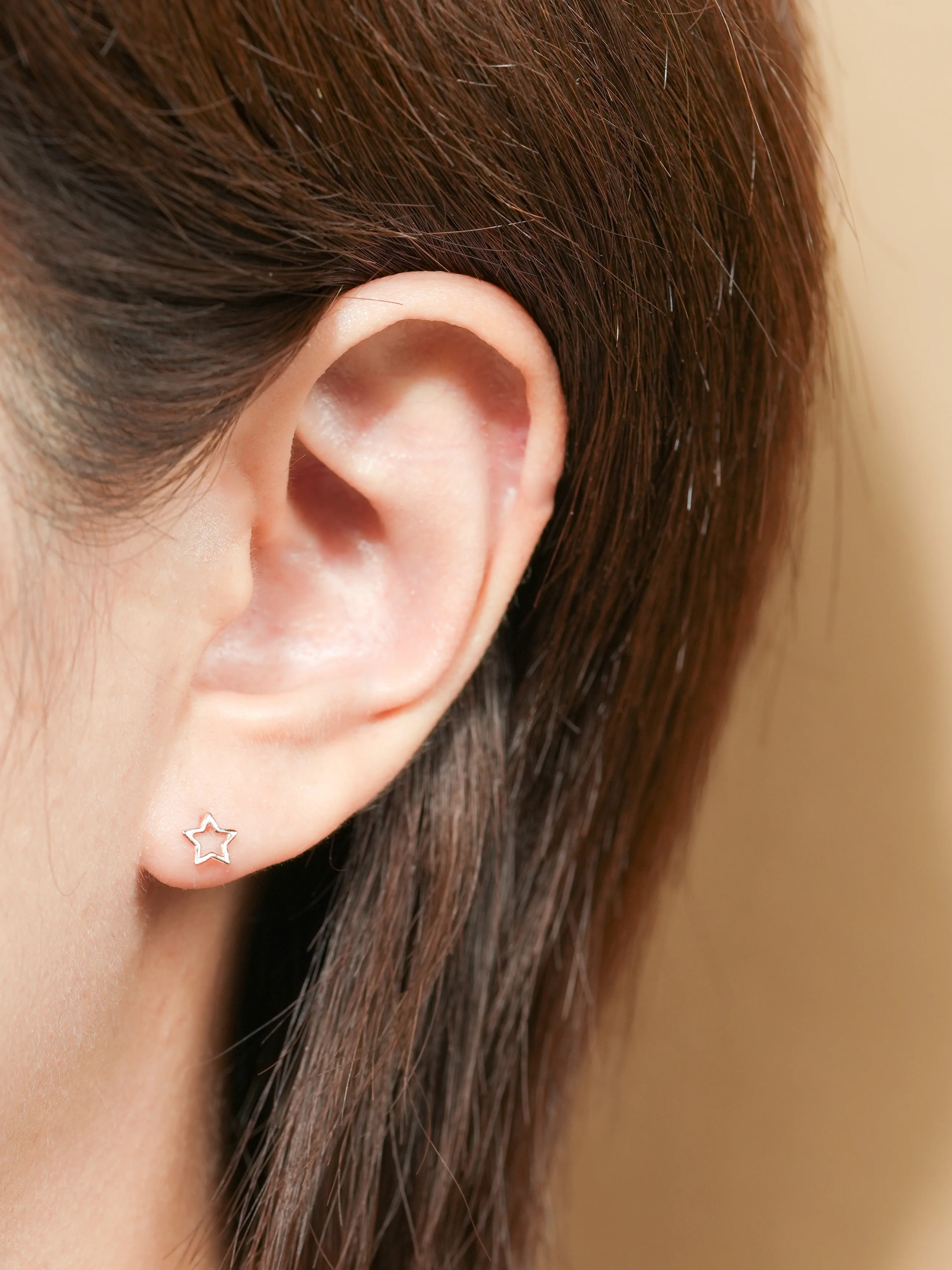 14K Gold Line Star Cartilage Earring 20G - Image 2