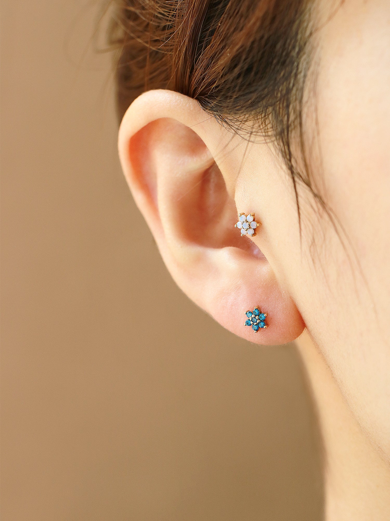 14K Gold Lovely Flower Cartilage Earring - M 18G16G - Image 7