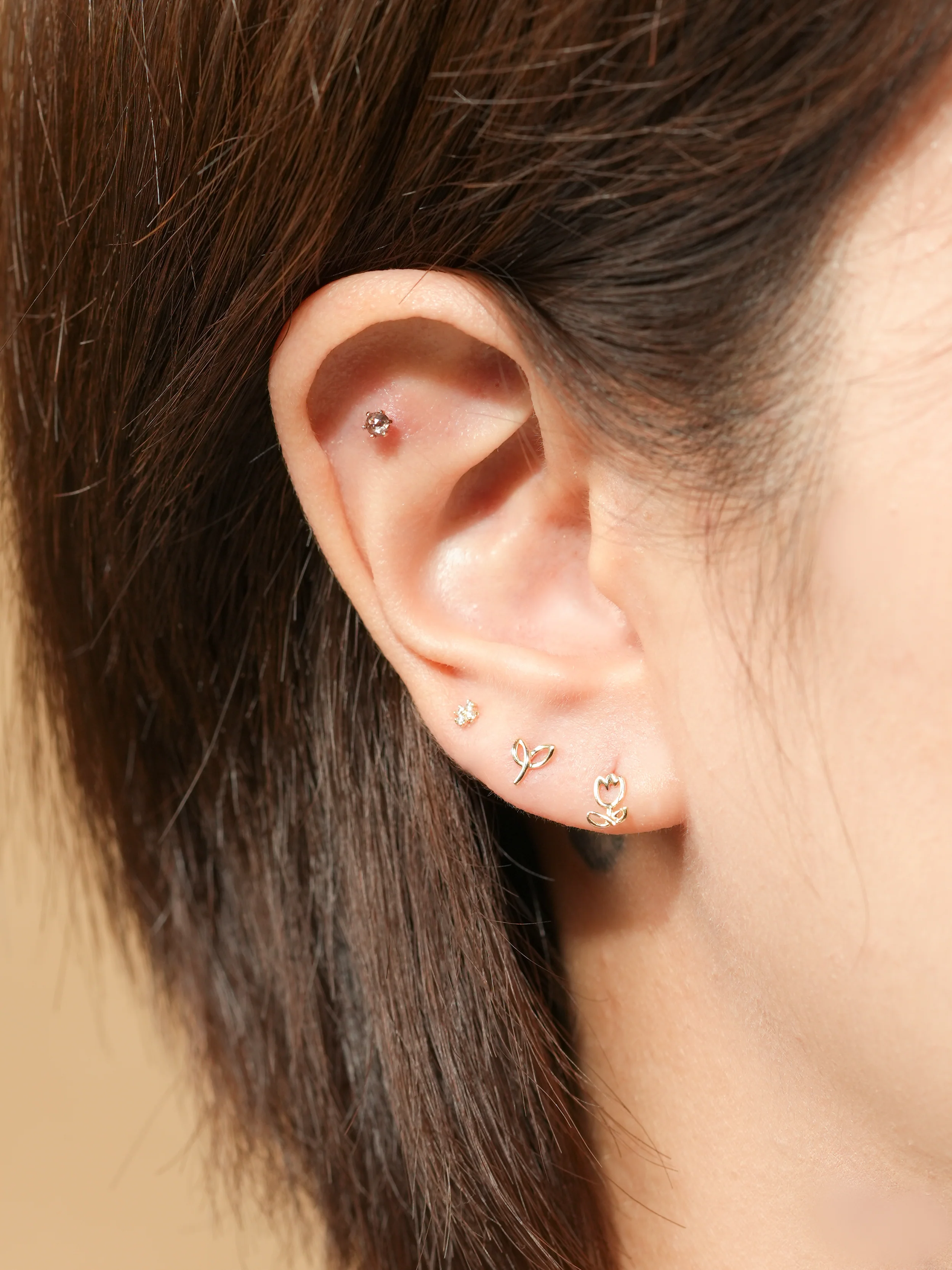 14K Gold Lovely Ribbon Cartilage Earring 20G - Image 4