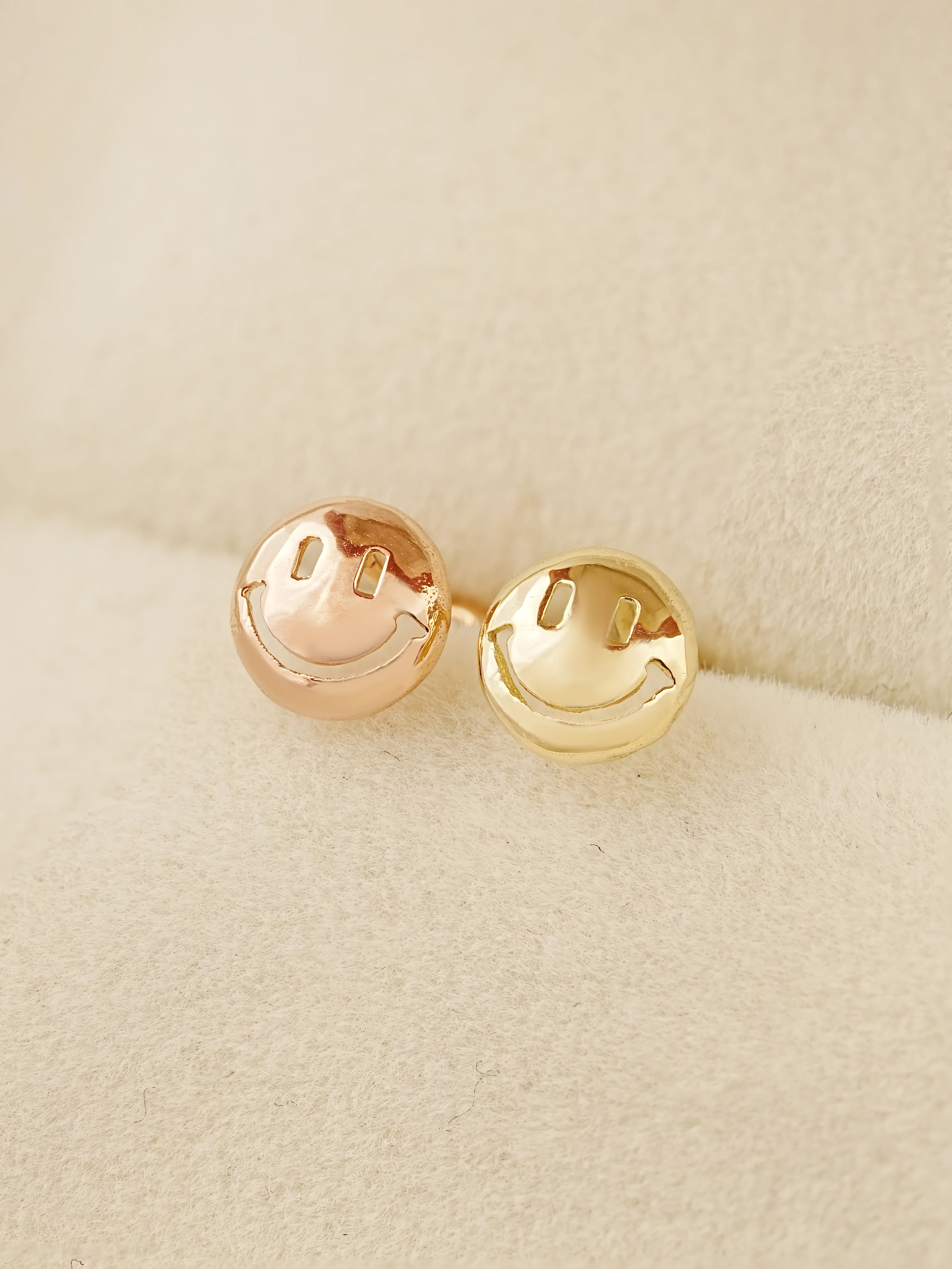 14K Gold Lucky Smile Cartilage Earring 20G - Image 3