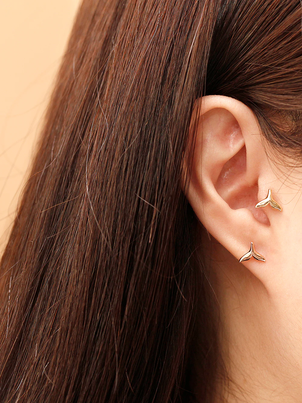 14K Gold Lucky Whale Tail Cartilage Earring 18G16G - Image 2
