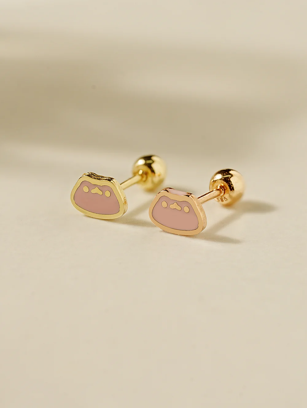 14K Gold Melted Cat Cartilage Earring 20G