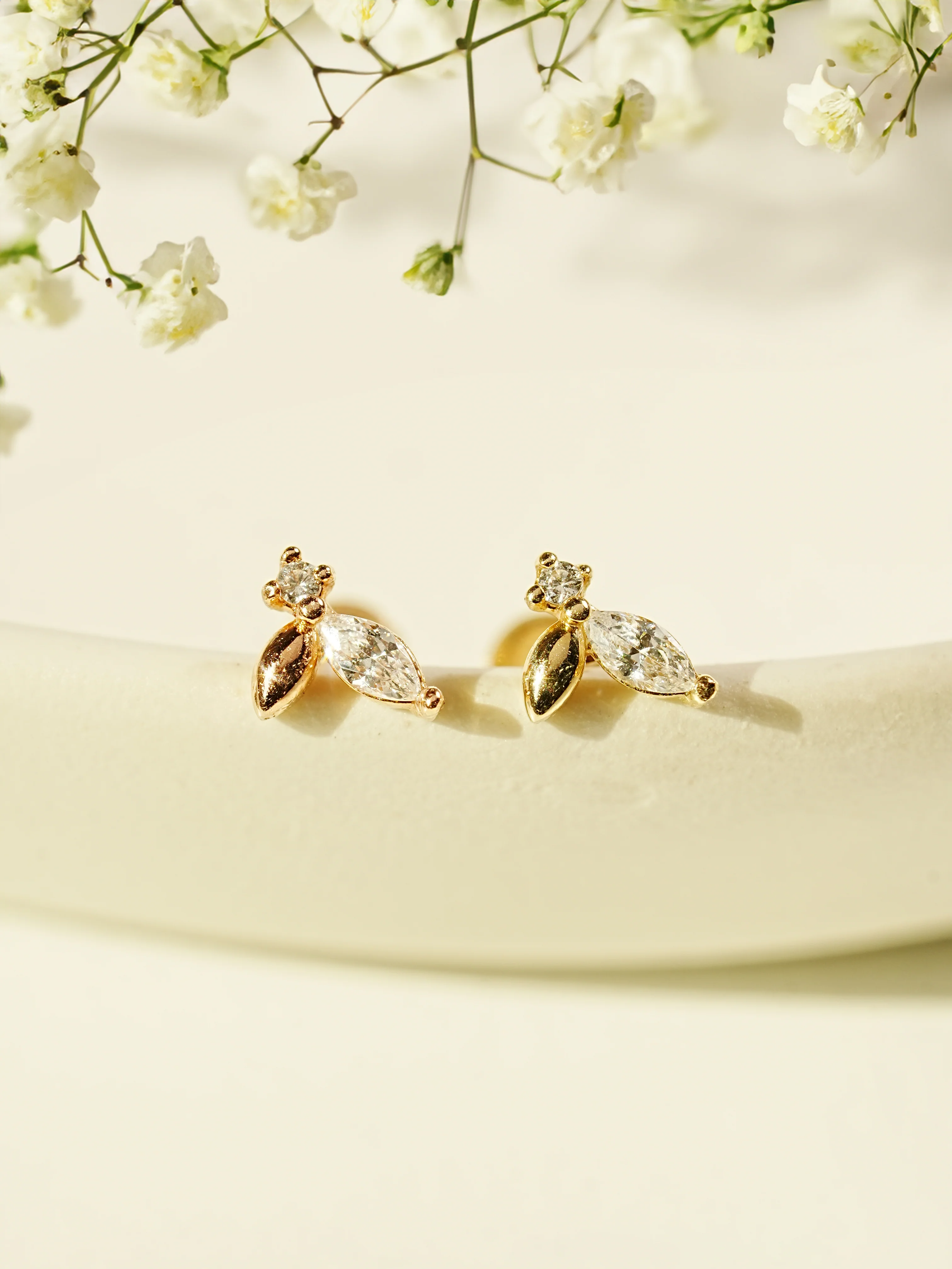 14K Gold Mini Cubic Sprout Internally Threaded Labret Piercing 18G16G