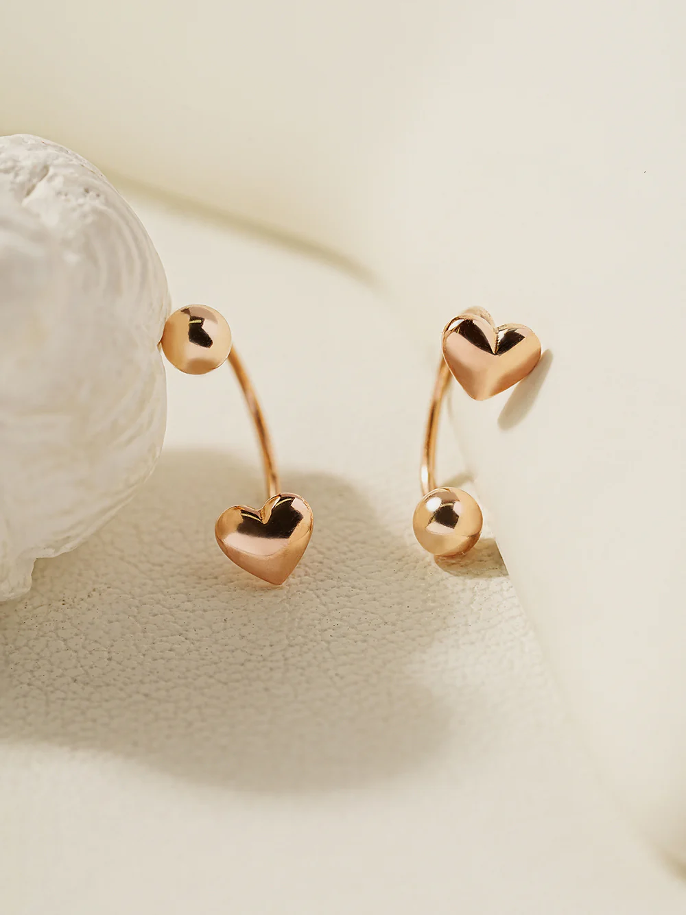 14K Gold Mini Volume Heart Curve Piercing 20G