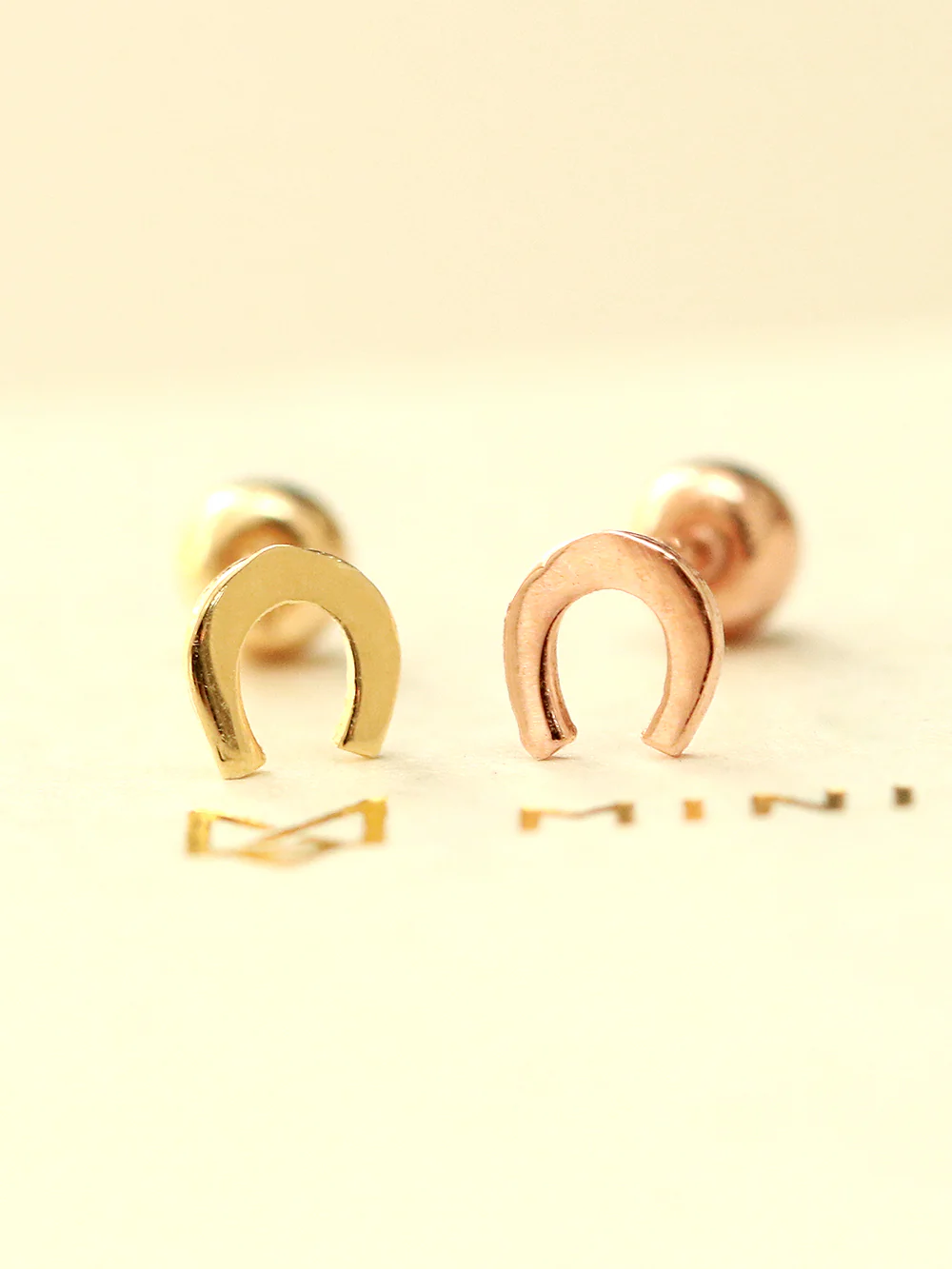 14K gold Mini horseshoe cartilage earring 20g - Image 3