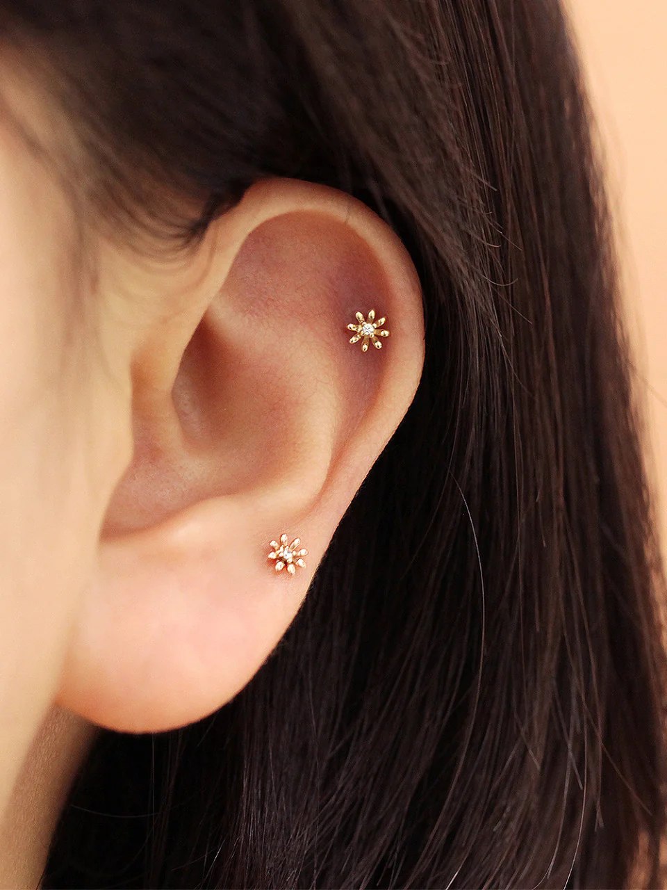 14K gold Mini Marguerite cartilage earring 20g - Image 2