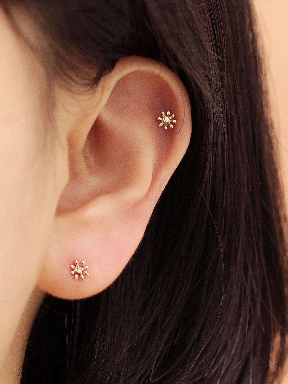 14K gold Mini Marguerite cartilage earring 20g - Image 3