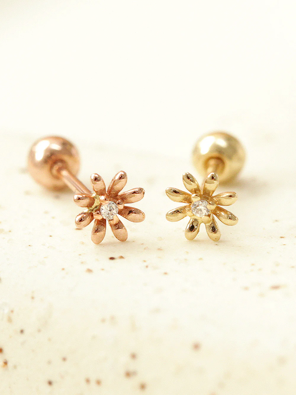 14K gold Mini Marguerite cartilage earring 20g - Image 9