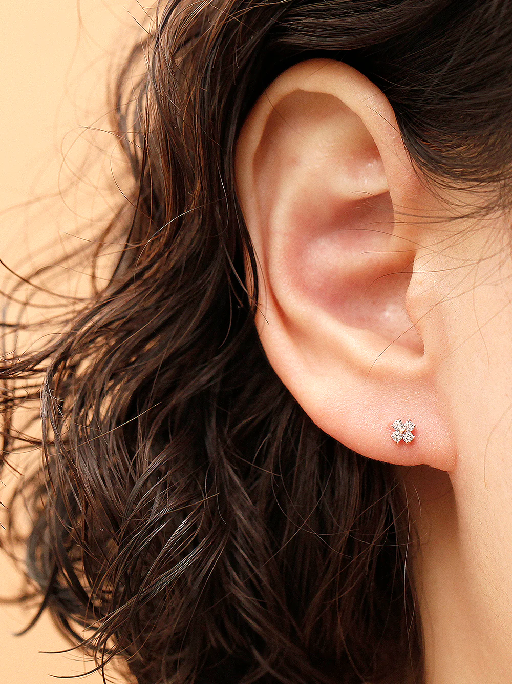14K Gold Minimi Point Cubic Flower Internally Threaded Labret Piercing 18G16G - Image 2