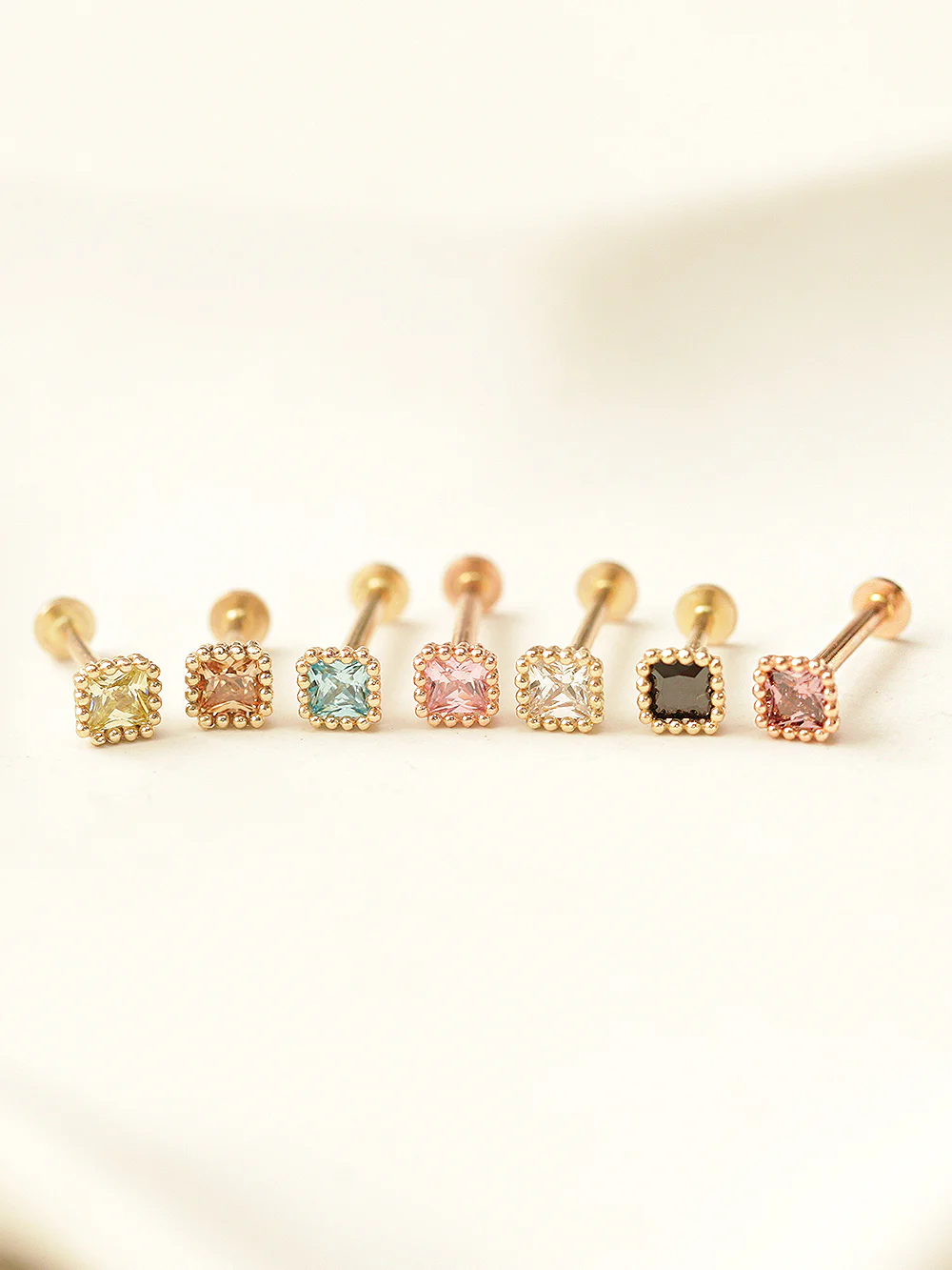 14K Gold Minimi Square Internally Threaded Labret Piercing 18G16G
