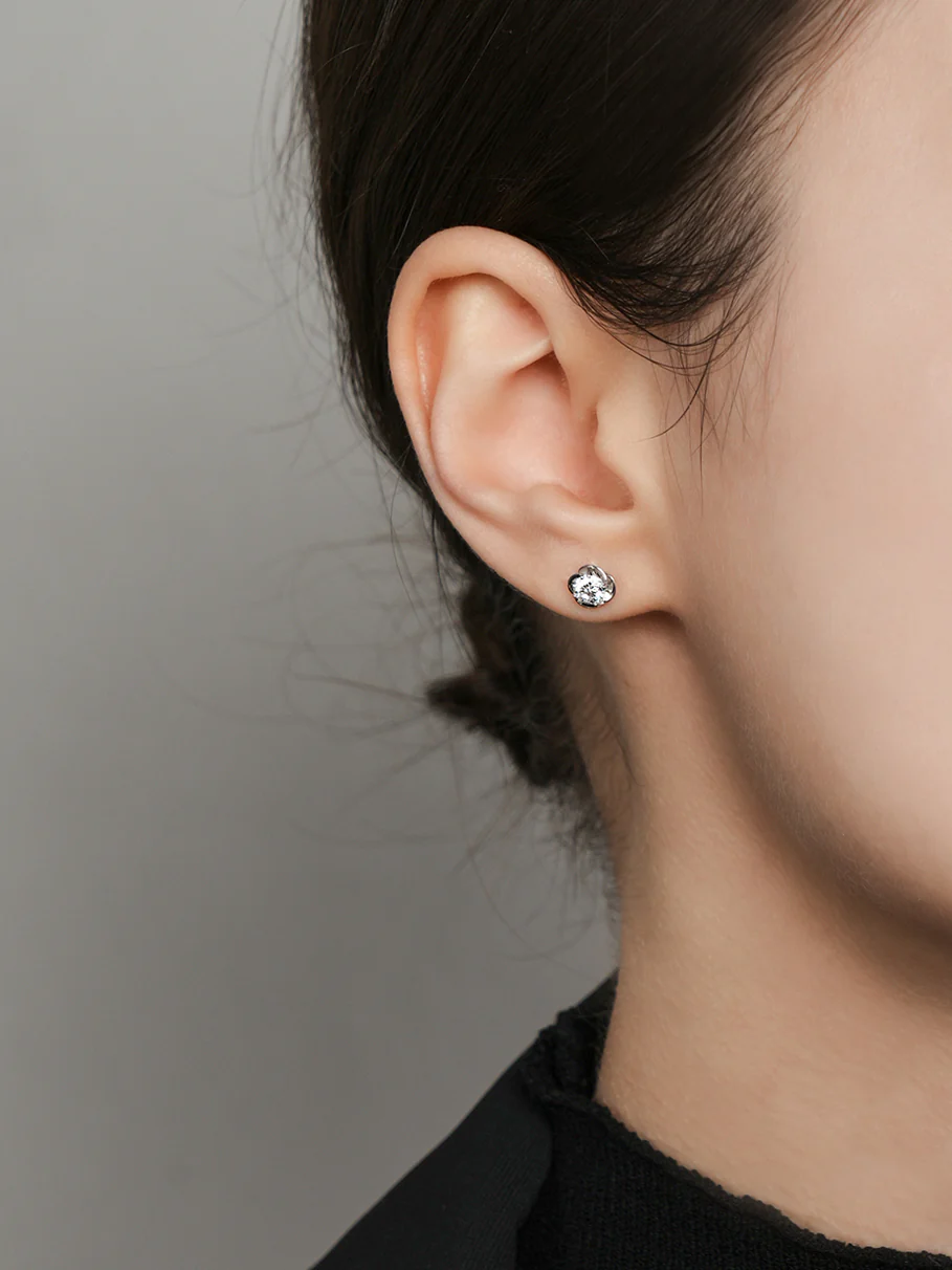 14K Gold Moissanite Rose Internally Threaded Labret Piercing 20G18G16 - Image 5