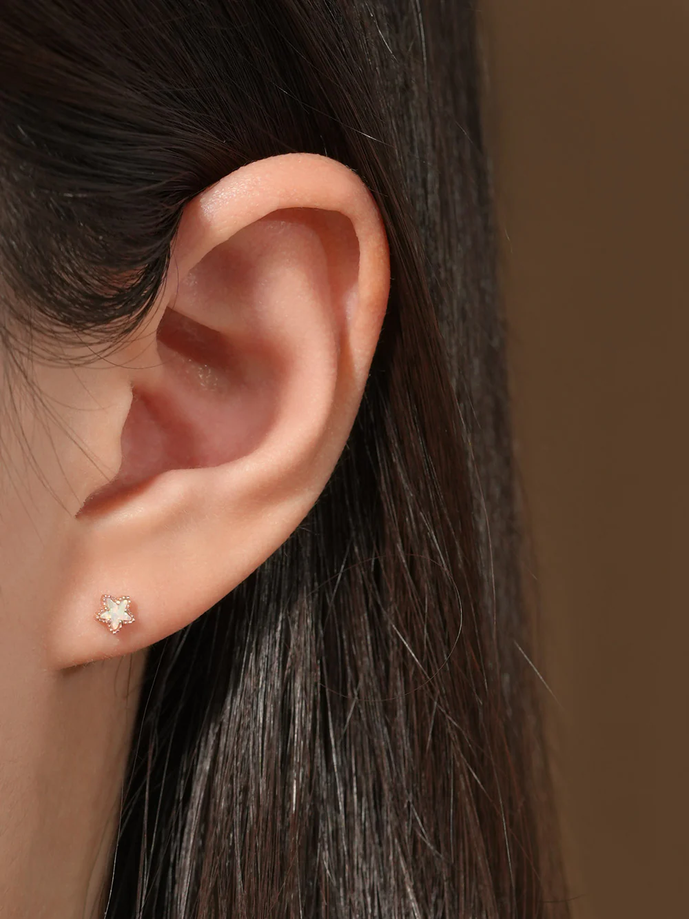14K Gold Oasis Star Cartilage Earring 20G - Image 4