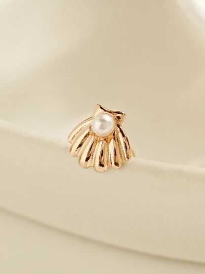 14K Gold Pearl Clam Cartilage Earring 20G