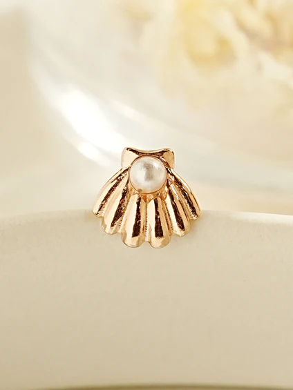 14K Gold Pearl Clam Cartilage Earring 20G - Image 5