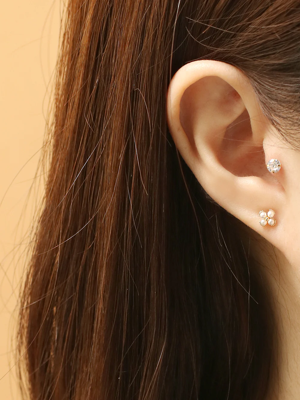 14K Gold Pearl Clover Cartilage Earring 20G - Image 4