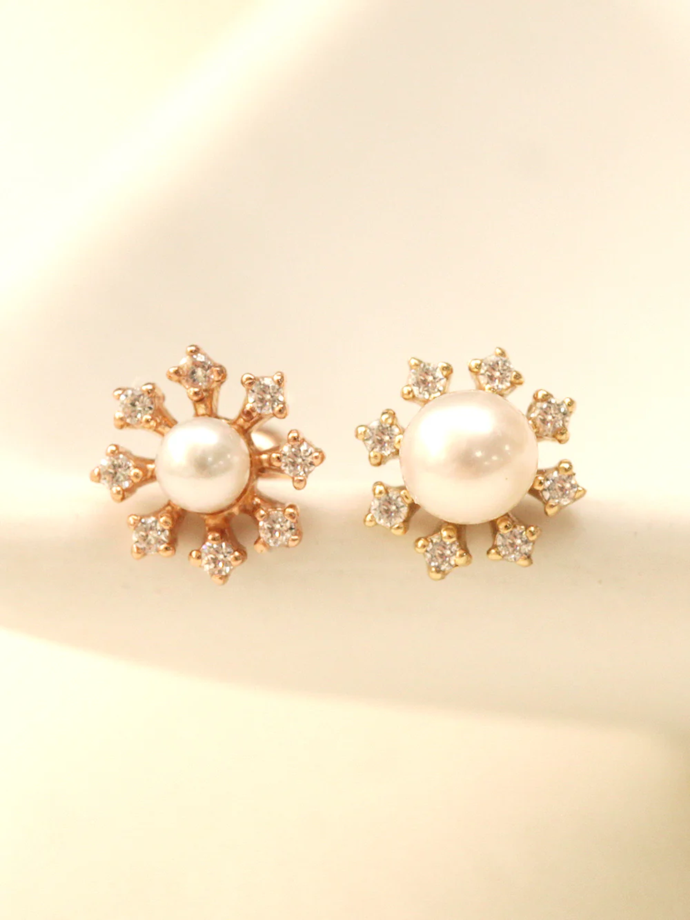 14K Gold Pearl Flower Cubic Cartilage Earring 20G18G16G - Image 5