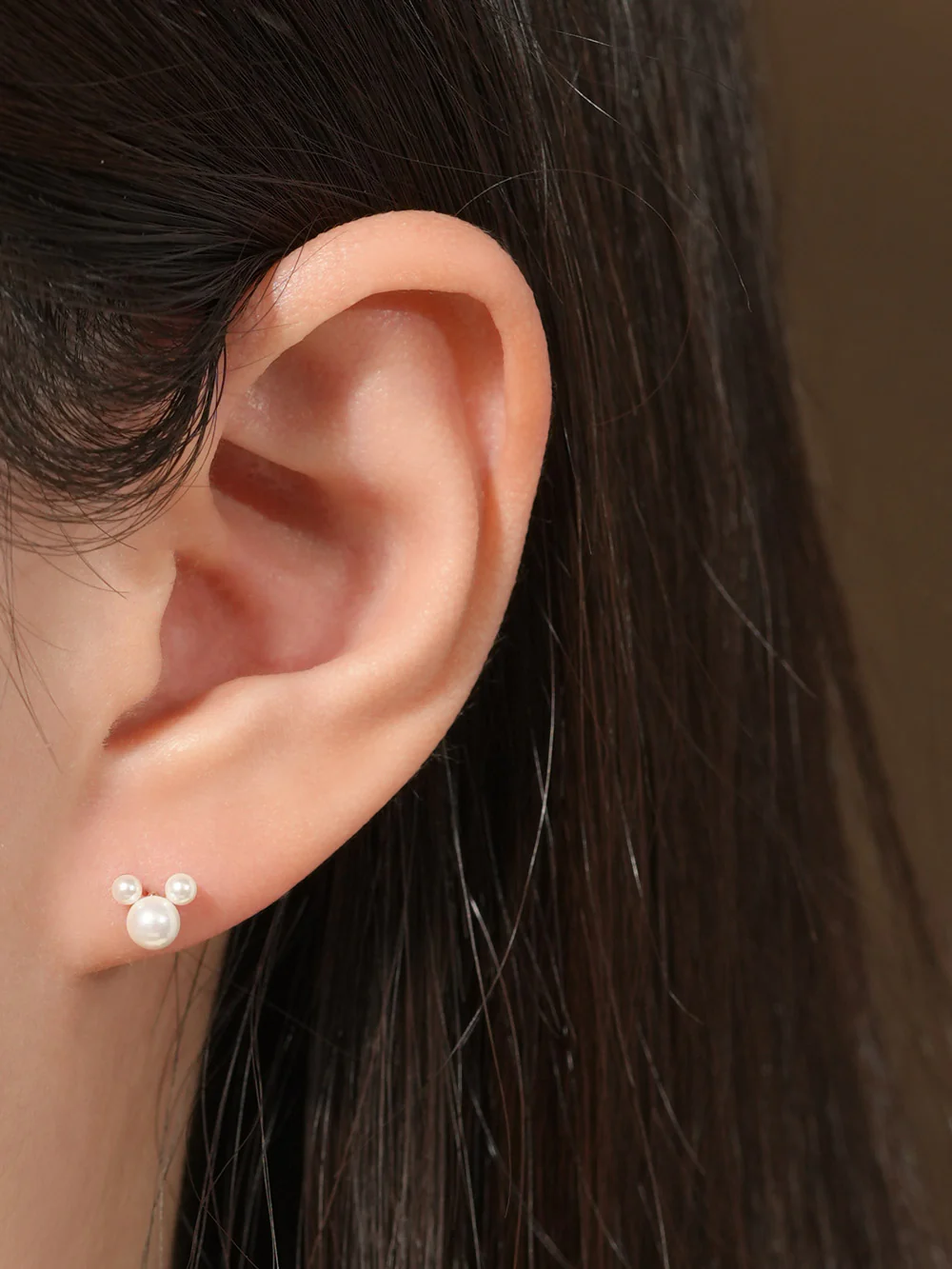 14K Gold Pearl Mouse Cartilage Earring 20G - Image 2