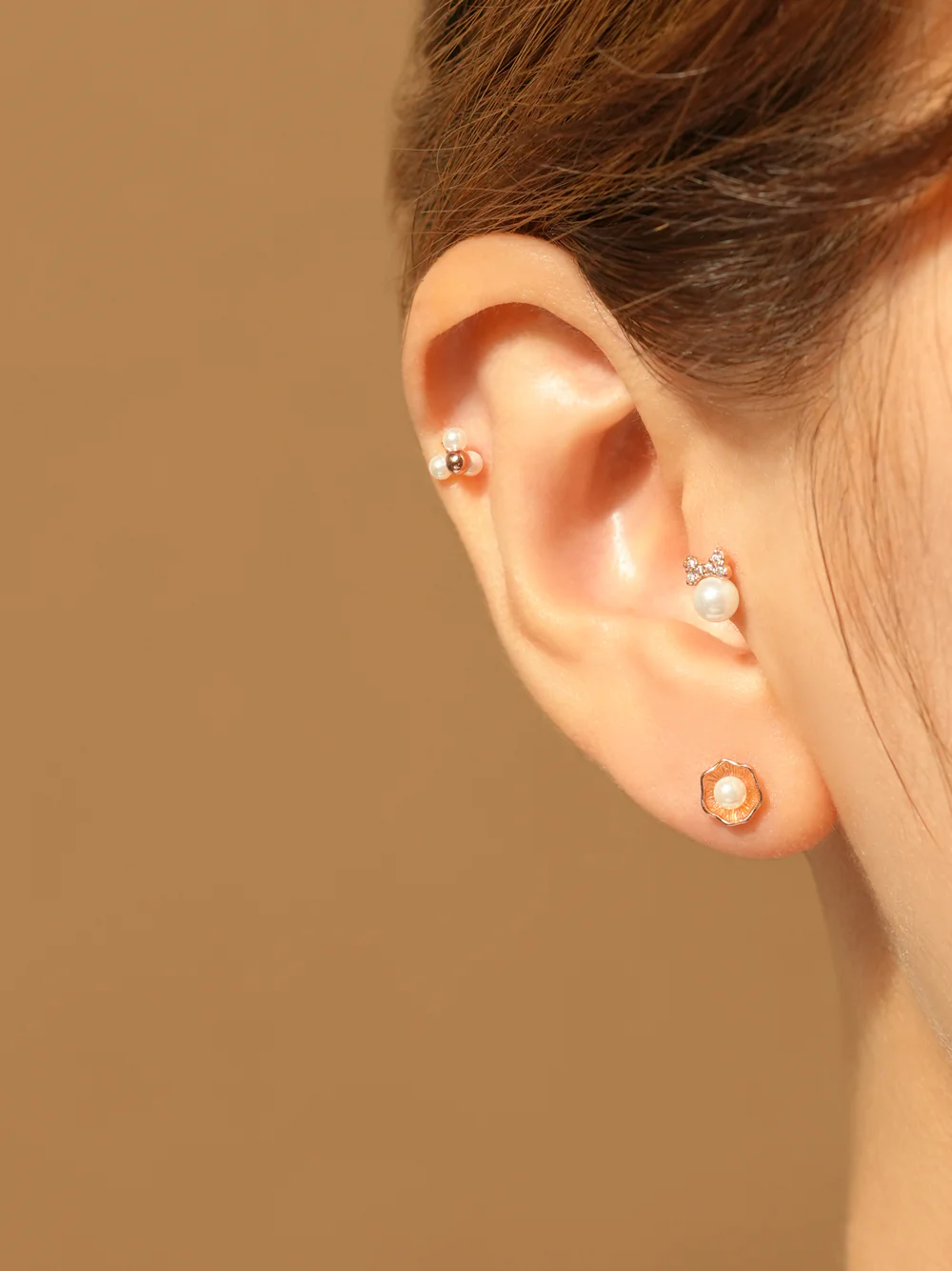 14K Gold Pearl Shell Cartilage Earring 20G - Image 4