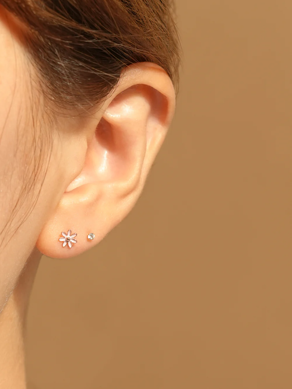 14K Gold Pink Gerbera Flower Cartilage Earring 20G - Image 2