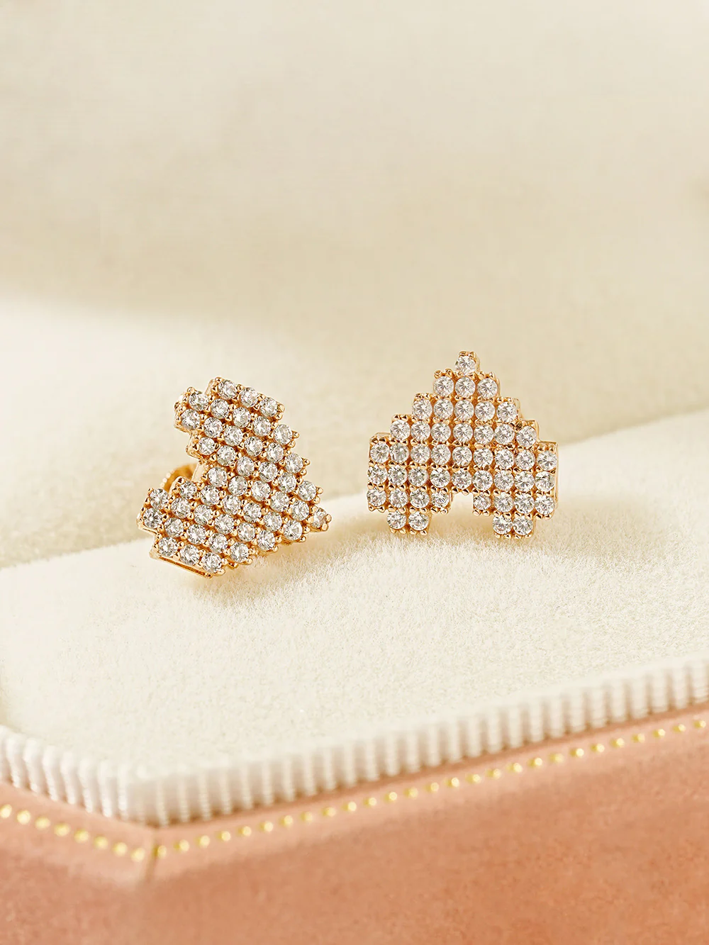 14K Gold Pixel Heart Labret Piercing 18G16G - Image 7