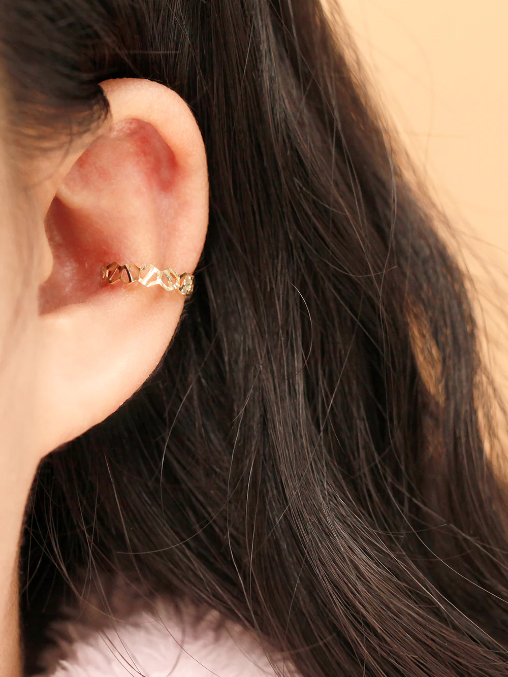 14K Gold Plain Cutting Honeycomb Hoop Earring - Image 4