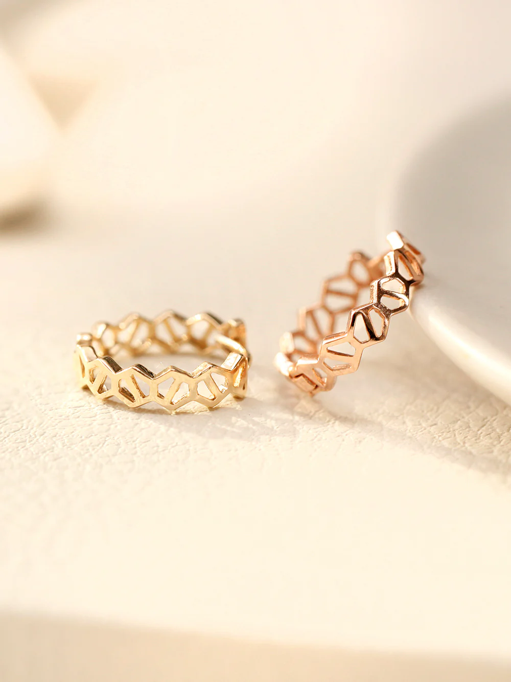 14K Gold Plain Cutting Honeycomb Hoop Earring - Image 5
