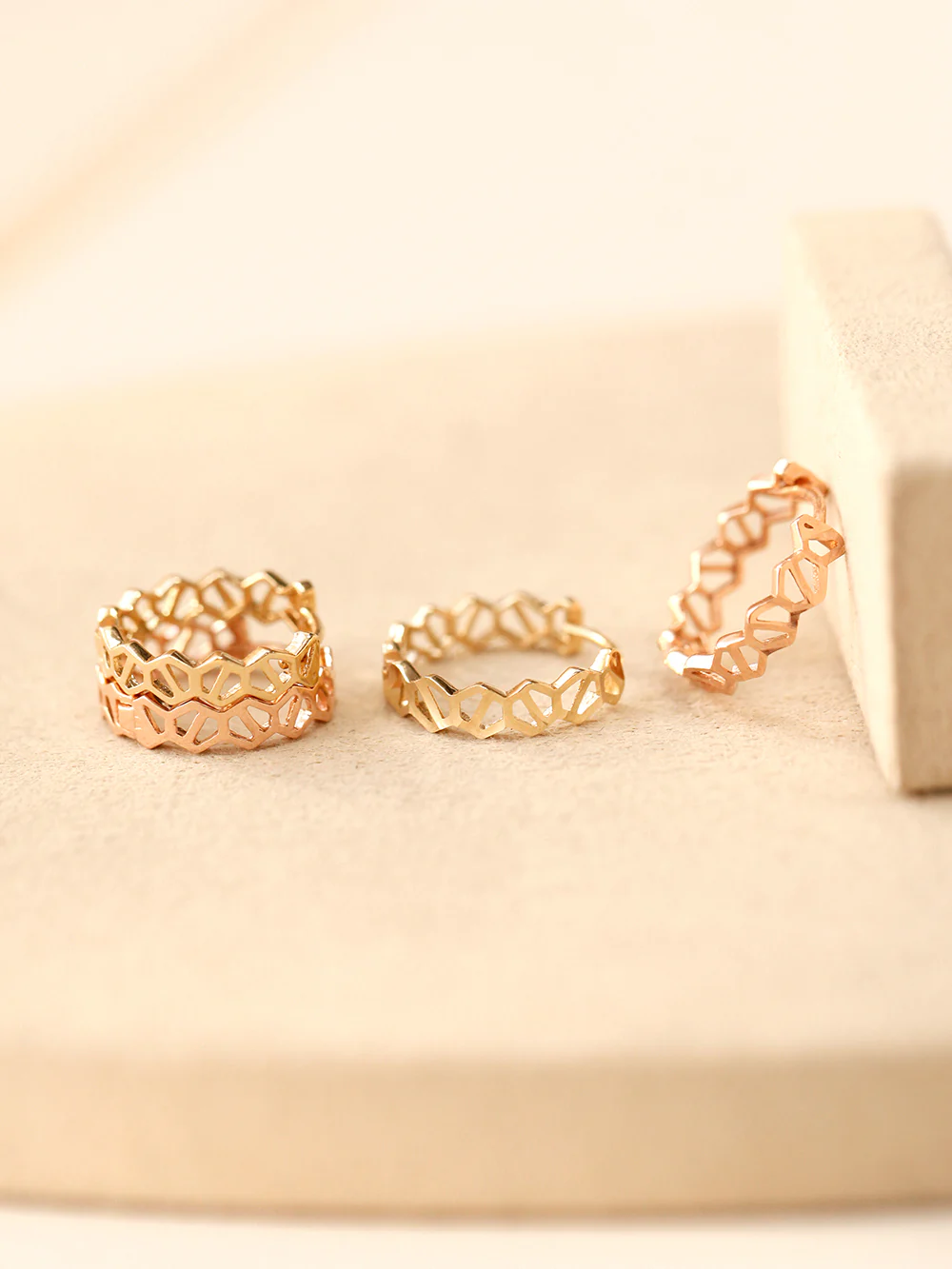 14K Gold Plain Cutting Honeycomb Hoop Earring - Image 7