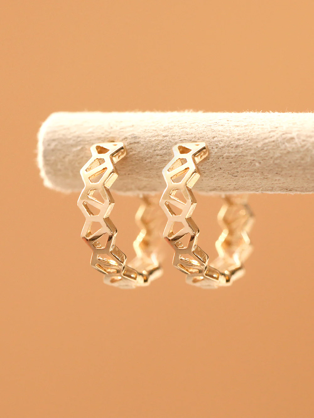 14K Gold Plain Cutting Honeycomb Hoop Earring - Image 9