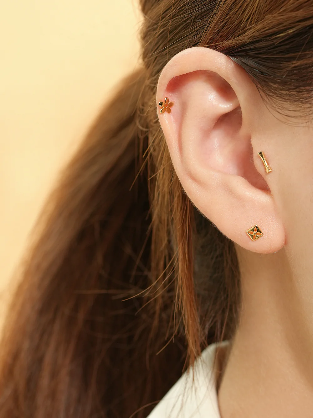 14K Gold Plain Five Petals Cartilage Earring 20G - Image 3