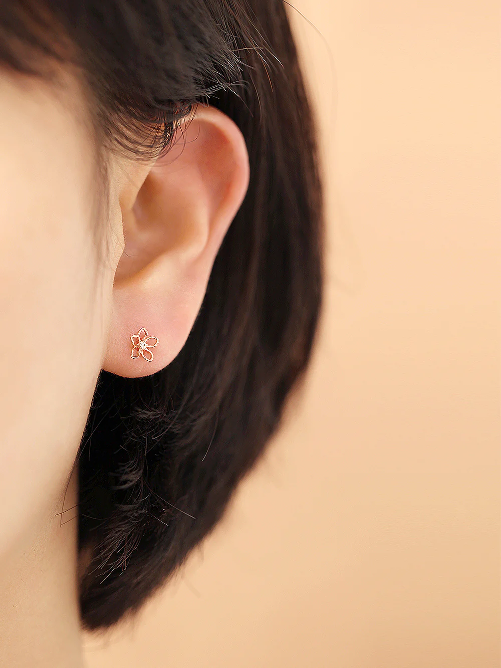 14K gold Point Cubic Daisy cartilage earring 20g - Image 2