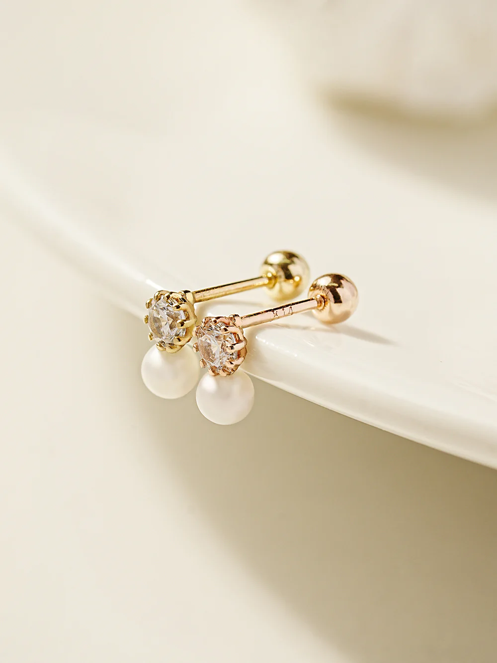 14K Gold Point Cubic Fresh Water Pearl Cartilage Earring 20G18G16G - Image 3