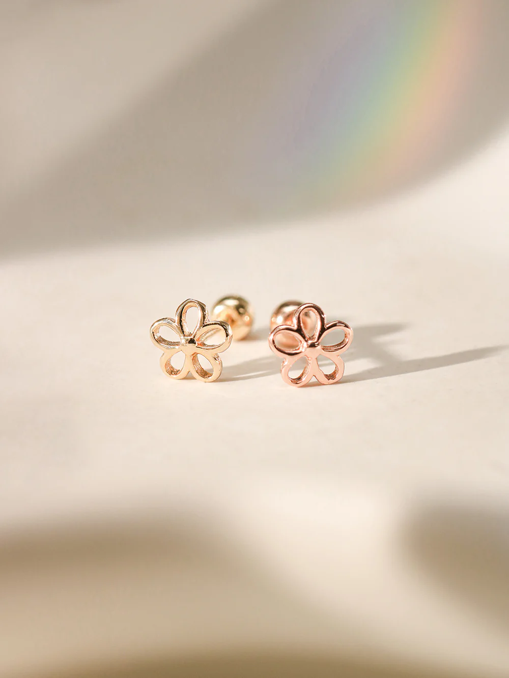 14K Gold Point Five Petals Cartilage Earring 20G18G16G