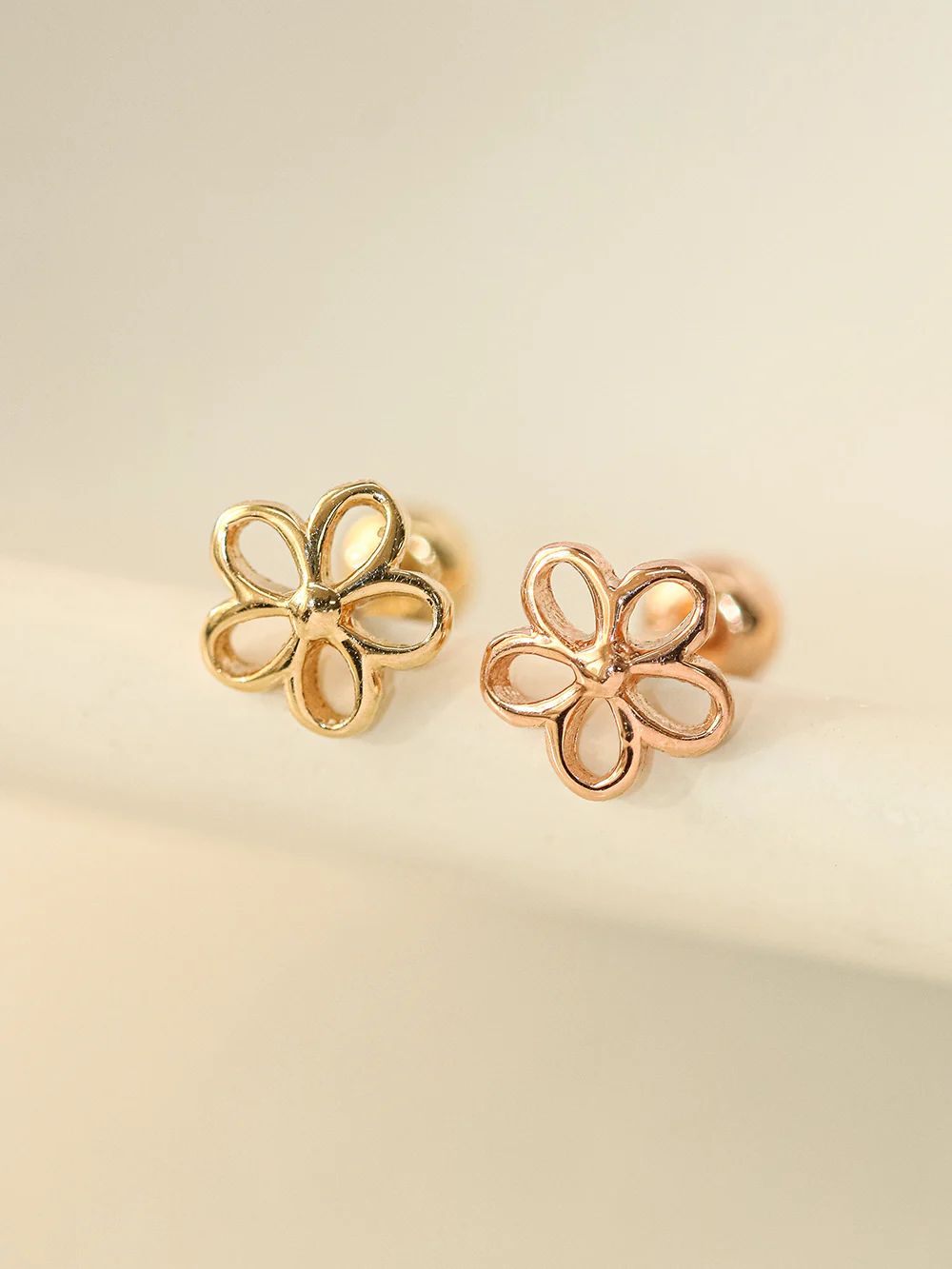 14K Gold Point Five Petals Cartilage Earring 20G18G16G - Image 3