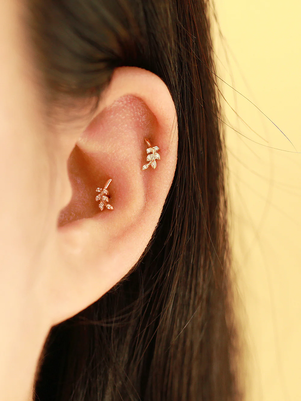 14K Gold Point Leaf Cartilage Earring 20G18G16G - Image 2