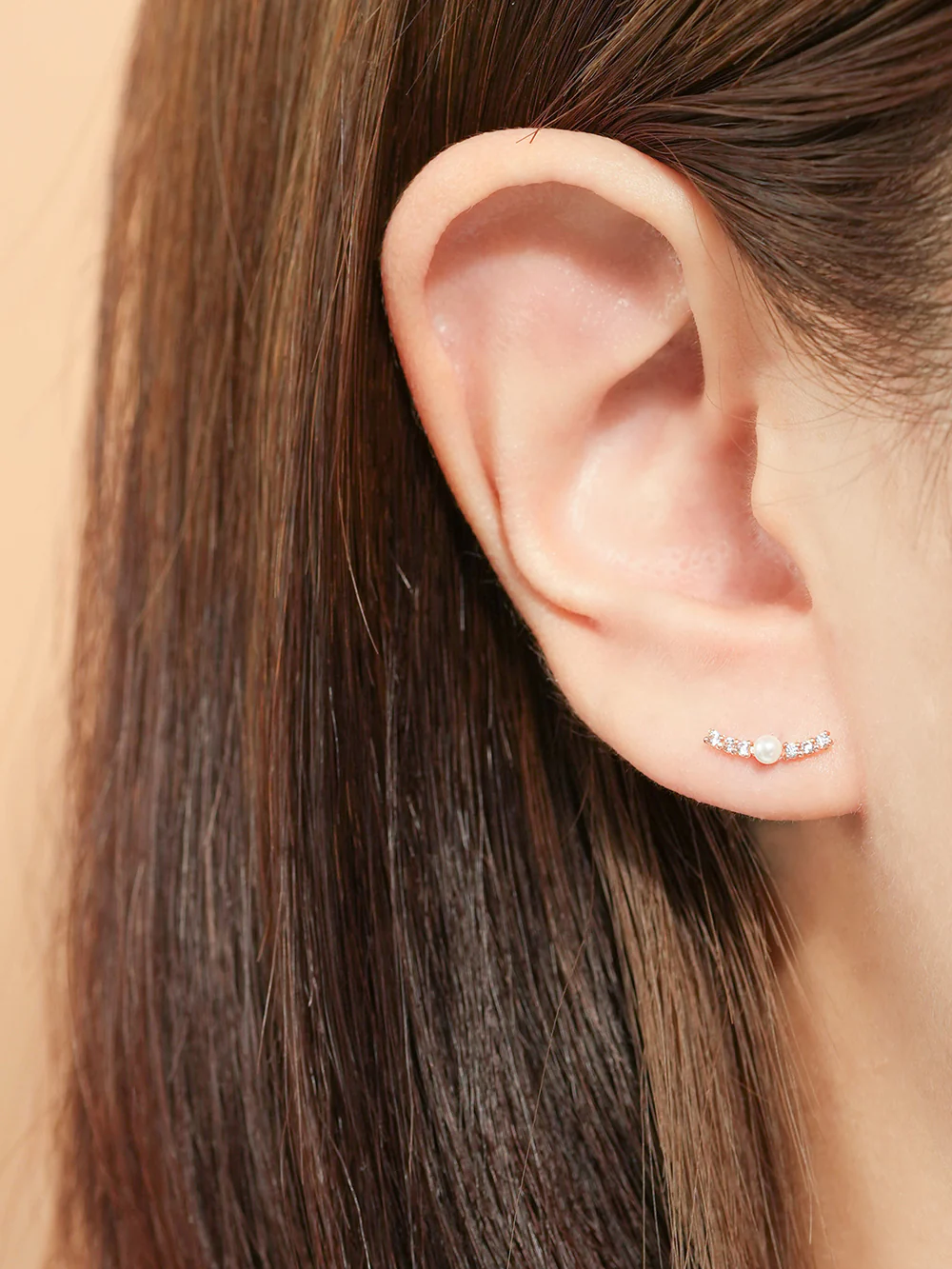14K Gold Point Pearl Tiara Cartilage Earring 20G - Image 2