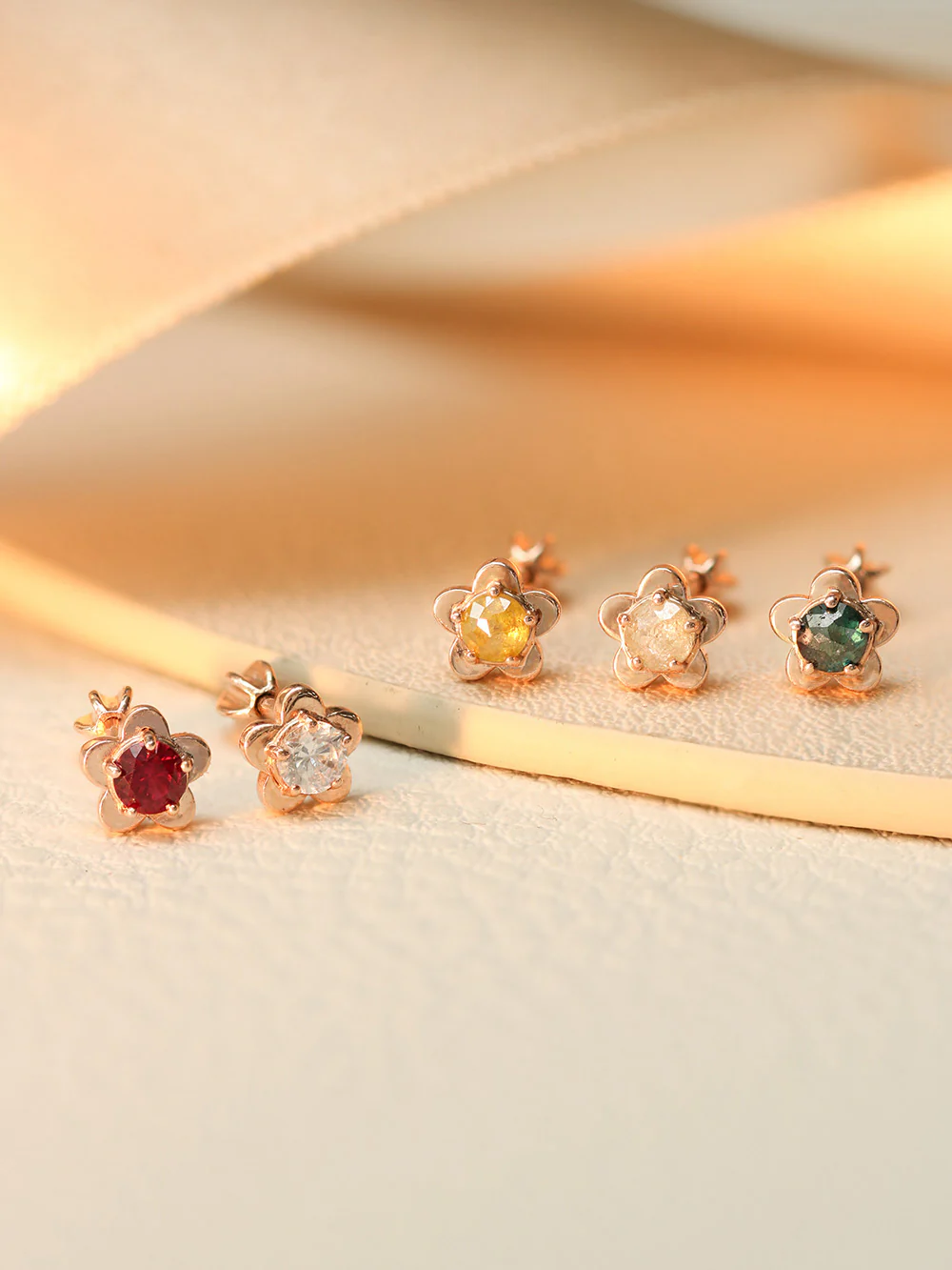 14K Gold Point Rough Diamond Flower Cartilage Earring 18G16G