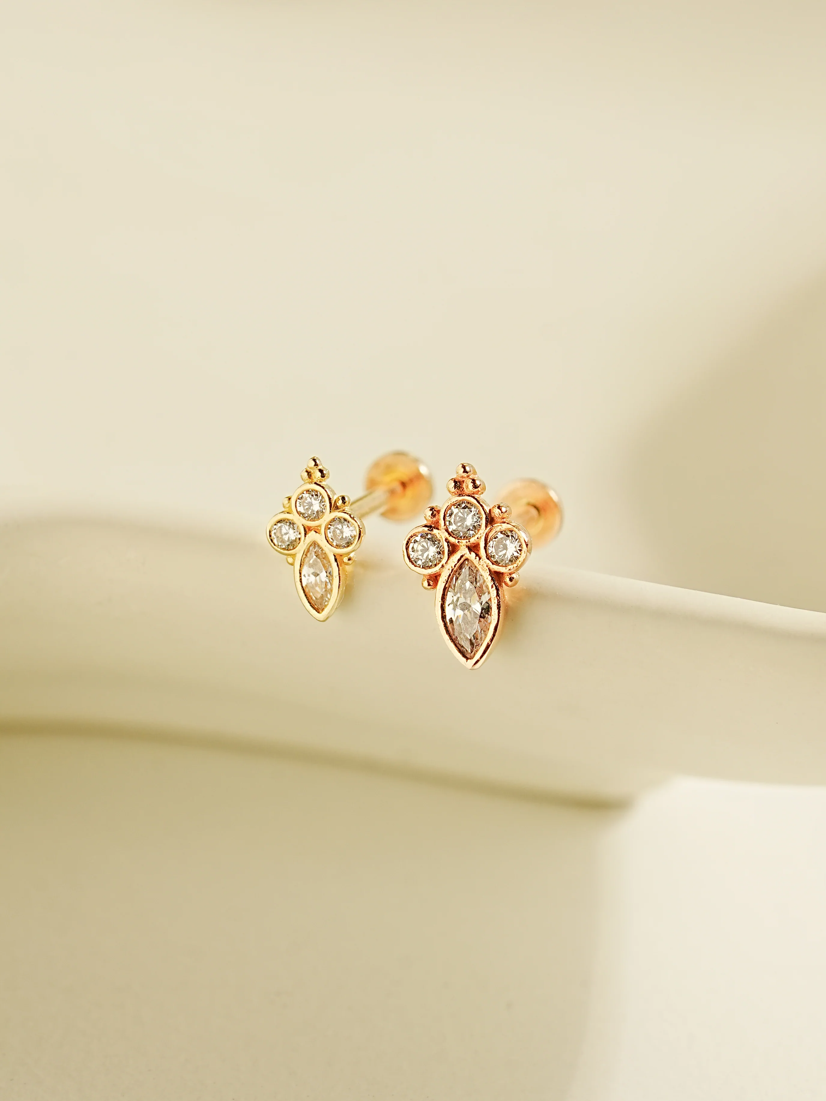 14K Gold Queen Cubic Internally Threaded Labret Piercing 18G16G - Image 5