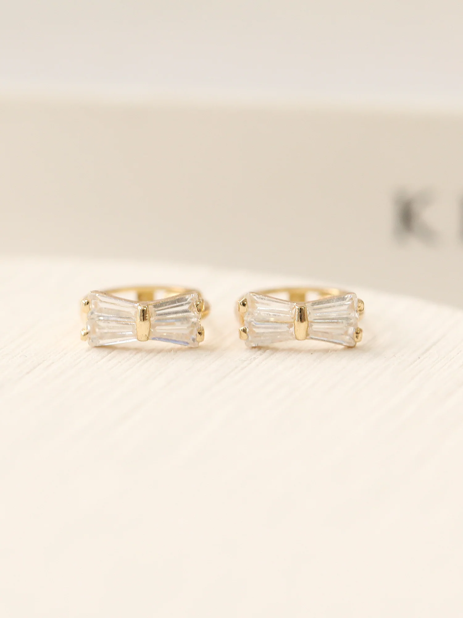 14K Gold Ribbon Cubic Hoop Earring - Image 7
