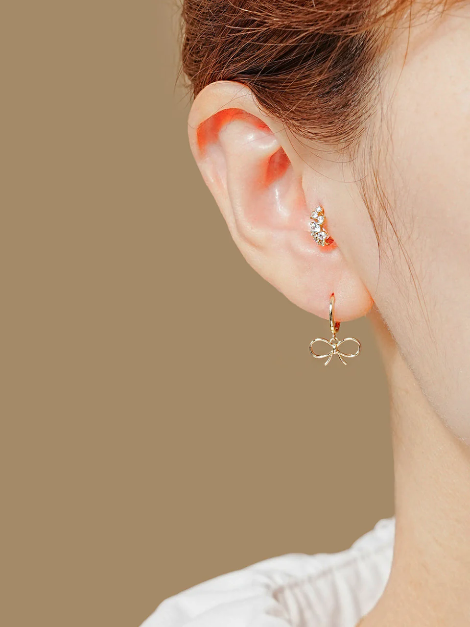 14K Gold Ribbon Line Hoop Earring - Image 4