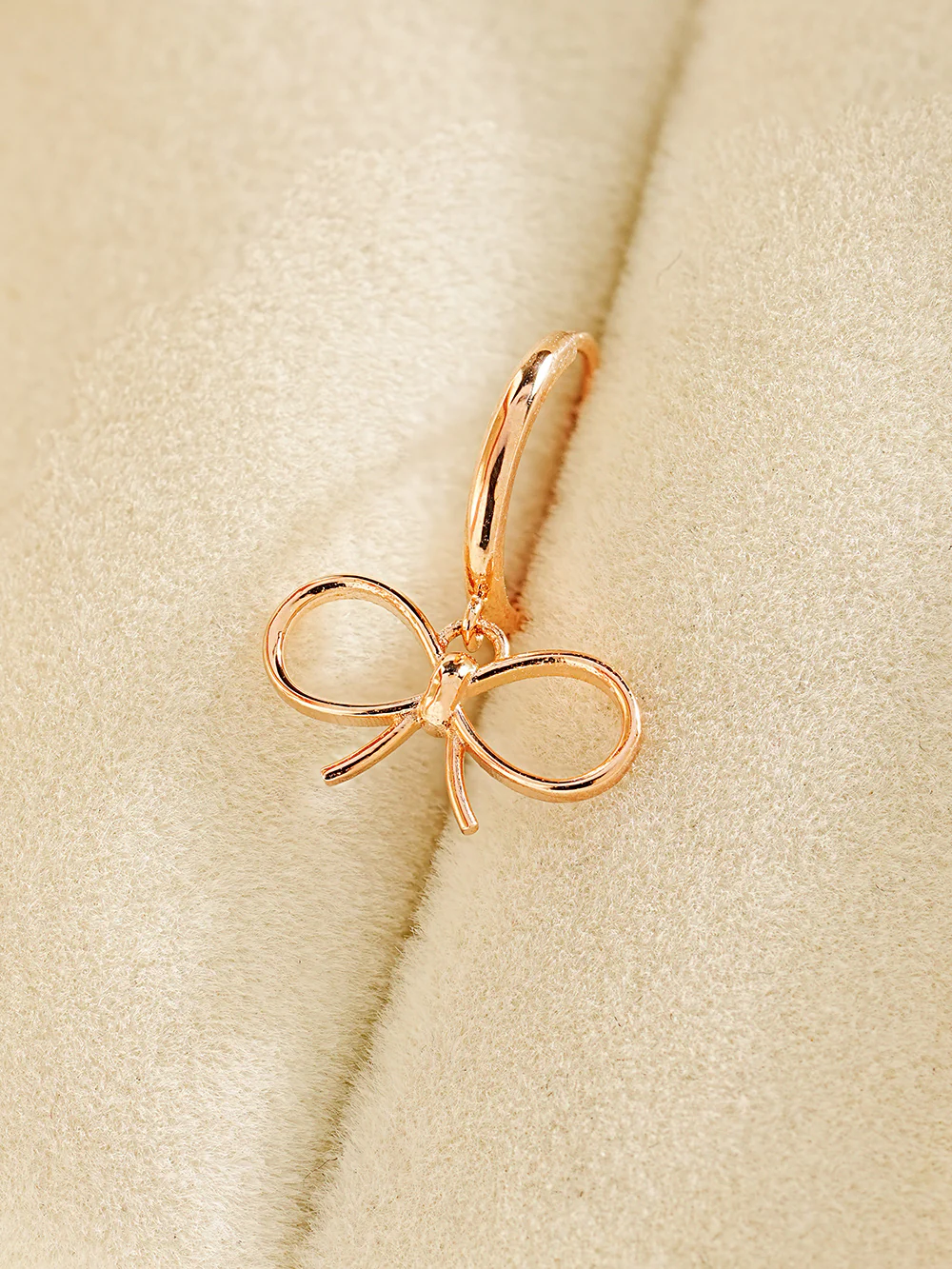 14K Gold Ribbon Line Hoop Earring - Image 5