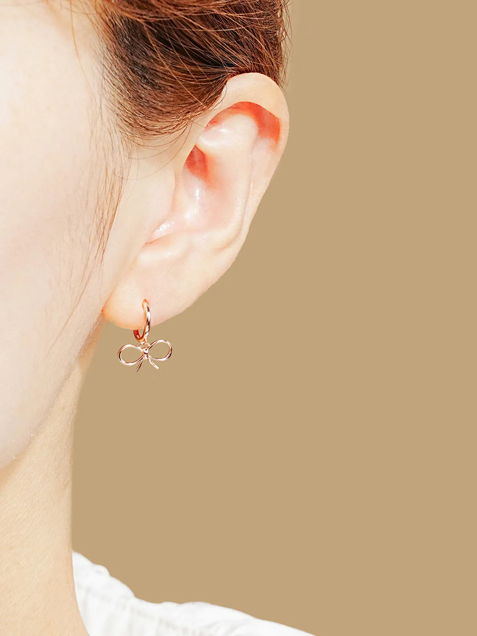 14K Gold Ribbon Line Hoop Earring - Image 7