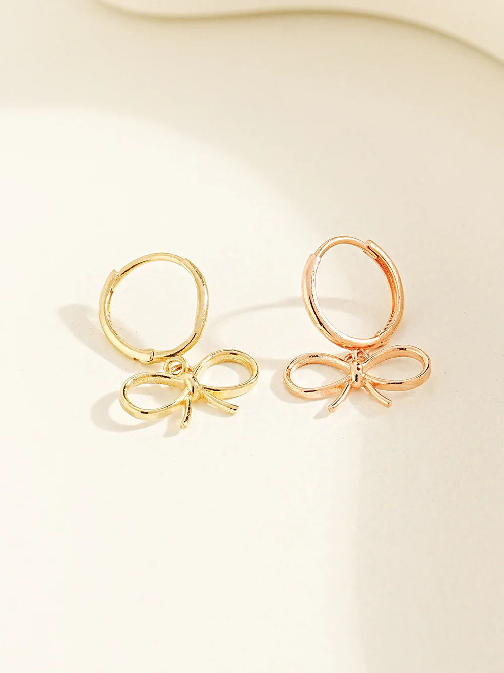 14K Gold Ribbon Line Hoop Earring - Image 8