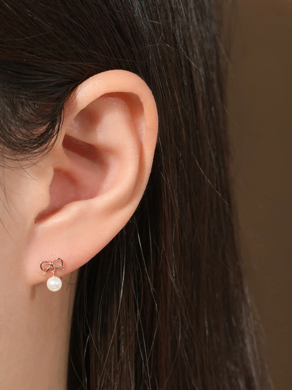14K Gold Ribbon Pearl Drop Cartilage Earring 20G - Image 2