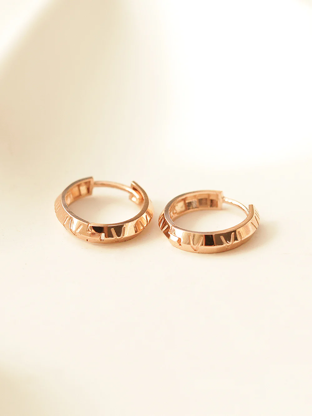 14K Gold Roman Numbering Hoop Earring - Image 3